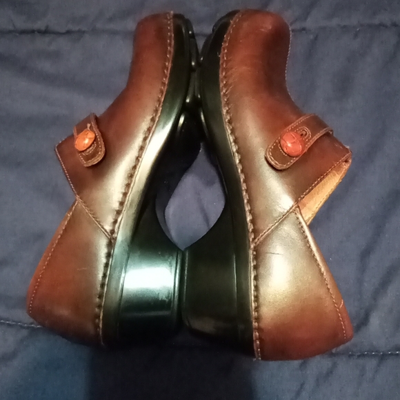 Women's Clogs - Picture 4 of 7